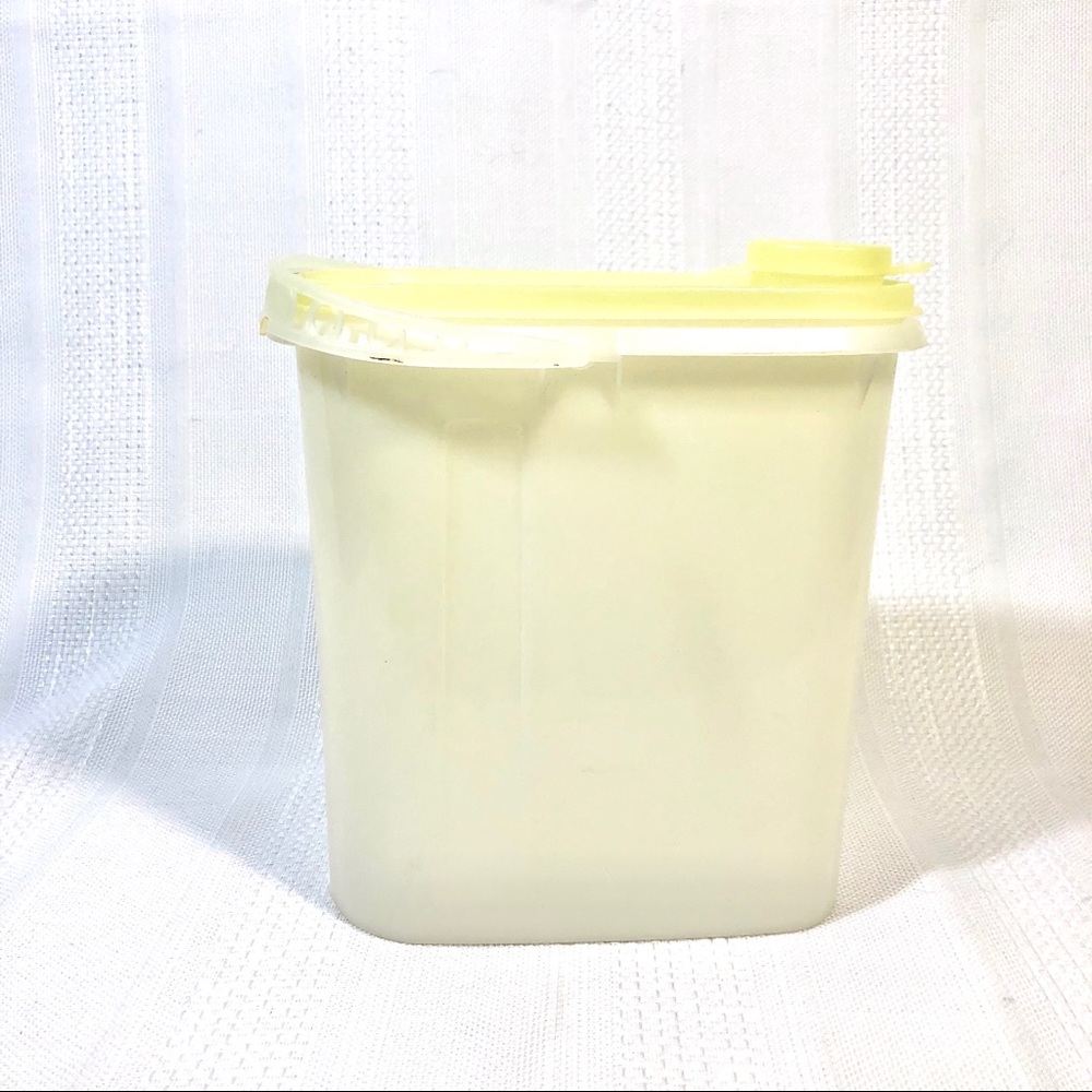 Vintage Tupperware juice container water pitcher